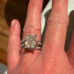 Dazzling Silver Ring Set with Crystals